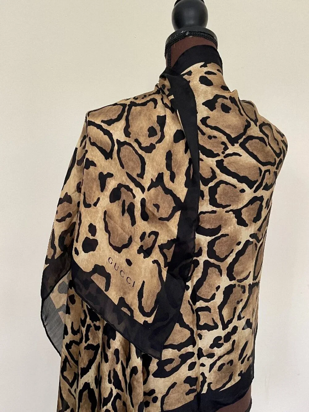 New Gucci Animal Print Silk Satin Stole Wrap
